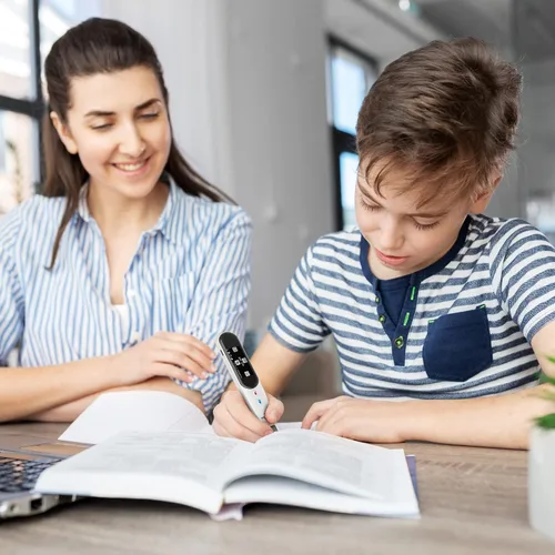Vista 7 de Rocket Pen Tutor de Lectura + Estuche, Negro. Usa Sus Seis Ayudas de Aprendizaje para Hacer de la Lectura tu Nuevo Superpoder. Escáner OCR