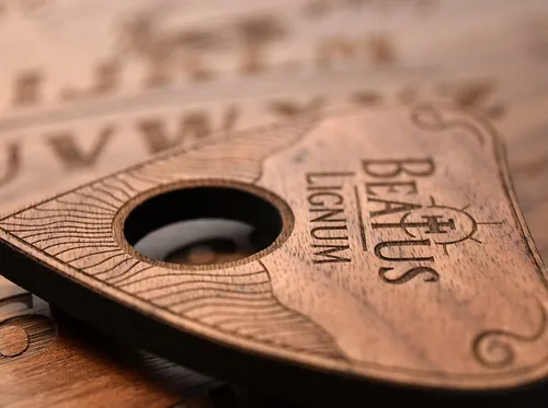 Vista 6 de Ouija - Tabla de madera de nogal, 13.5 x 9.5 in (14 de grosor), color natural