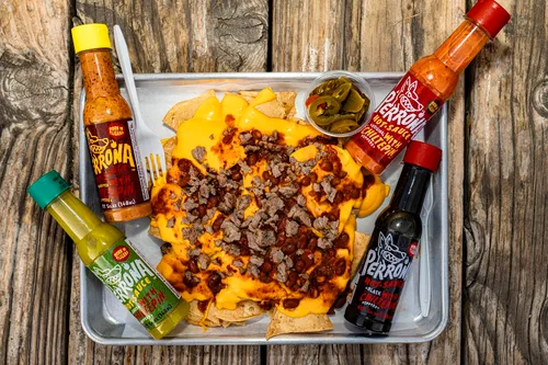 Vista 8 de La Perrona Negra Seafood Hot Sauce Botella de 5 onzas Black Marisco Salsa Picante Extra picante Hecho a mano