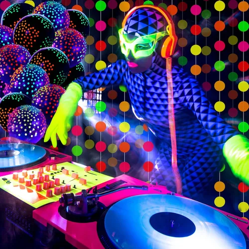Vista 3 de 57 piezas de suministros de fiesta de neón que brillan en la oscuridad, incluyendo telón de fondo de decoración que brilla en la oscuridad