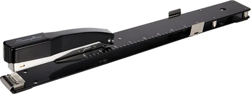 Vista 3 de Swingline engrapadora de brazo largo con regla y guía de papel de bloqueo ajustable integrada, negro (S7034121P)
