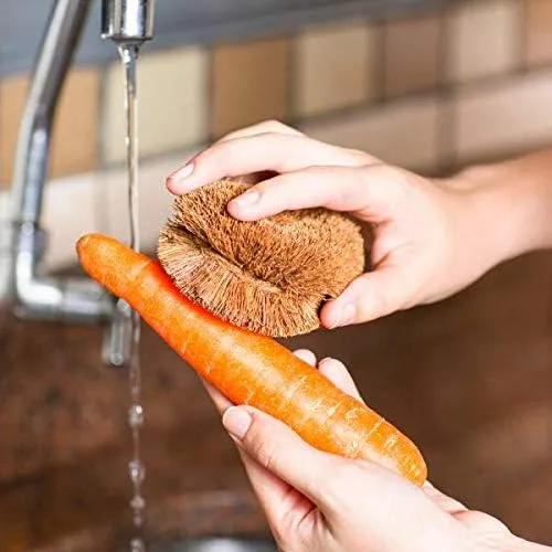 Vista 4 de Paquete de 3 cepillos para verduras Tawashi de fibra de coco natural, diseño japonés, ideal para frutas, verduras y uso doméstico con lazo