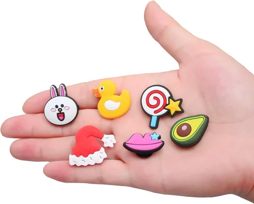 Vista 3 de TANSWEET 3050100125 pcs PVC Random Different Shape Shoe Charms for Shoe Decoration