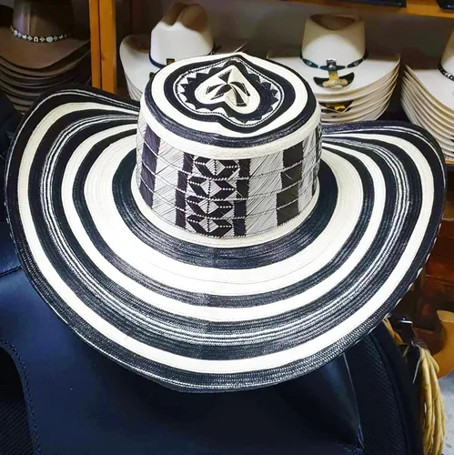 Vista 2 de Sombrero Colombiano Sombrero Sinuano 20 Vueltas Hecho por Artesanos Colombianos Excelente Calidad Blanco