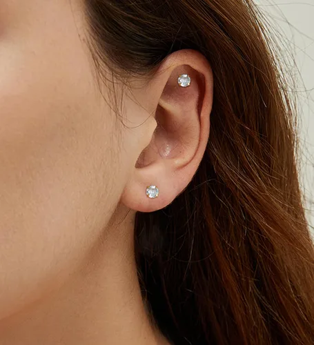 Vista 2 de Enticera G23 Aretes de Titanio 5A+Circonita Cúbica Aretes de Botón con Parte Trasera Plana Aretes Hipoalergénicos de Oro 14K Aretes 2-5MM