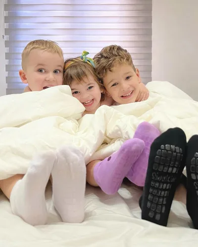 Vista 7 de Simply Kids Calcetines tobilleros antideslizantes para bebé (9 pares), agarre superior, algodón suave, para niñas y niños activos (de 0 a 7 años)