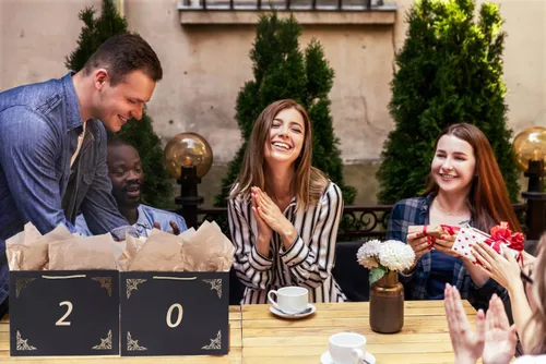 Vista 3 de Lyforpyton Bolsas de regalo grandes con papel de seda y tarjeta de 12.6 x 4.3 x 9.8 pulgadas, bolsa de regalo negra para hombres y mujeres