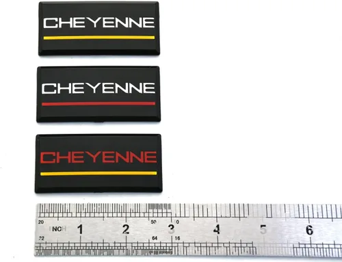 Vista 6 de SSDD 2 emblemas de cabina Cheyenne de repuesto para pilar de techo lateral Chevrolet 88-94 placa de identificación 3D (cromo/amarillo)