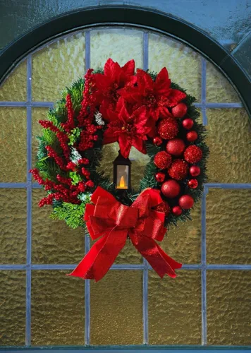 Vista 6 de Corona de Navidad con lámpara de aceite LED, funciona con pilas (no incluida), lazo rojo grande, adornos de bayas, decoración de puerta de Navidad