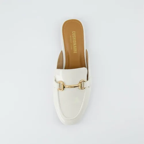 Vista 6 de CUSHIONAIRE Sandalias Yates con hebilla para mujer + espuma viscoelástica, anchos disponibles
