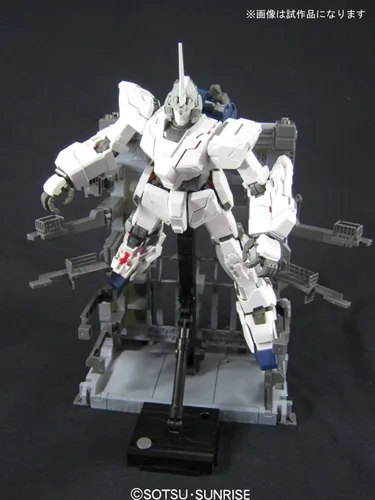 Vista 7 de Bandai Hobby RX-0 Unicorn Gundam HD Color con MS Cage Figura de grado maestro, escala 1/100