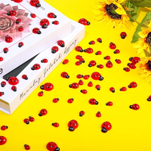 Vista 4 de Hicarer 100 piezas de decoración de mariquita para manualidades, mini resina de mariquita plana, colgantes de epoxi, pequeños adornos con caja