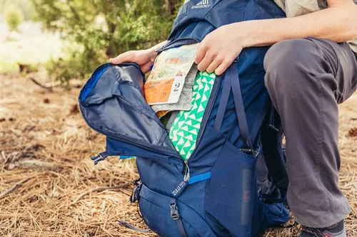 Vista 6 de Mochila Gregory Zulu Unisex para Senderismo/Excursionismo, Cinturón de Cadera Freefloat, Manguito de Hidratación Interno para Bolsa de Agua Verde