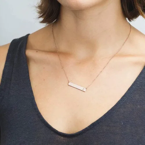 Vista 4 de M MOOHAM - Collar con dije de barra rectangular con inicial, para mujer, chapado en oro rosa de 14 quilates, acero inoxidable, con nombre grabado