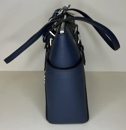 Vista 7 de Michael Kors Charlotte Bolso grande con cremallera y gancho triple a juego azul marinoSignature MK blanco brillante NavySignature Mk Bright White