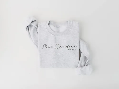 Vista 5 de Mrs Sweatshirt - Custom Mrs Sweatshirt - New Mrs - Honeymoon Pajamas - Wedding Gift - Future Mrs. Gift