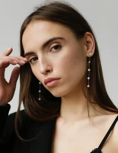 Vista 2 de LOKLIFFAI Aretes de plata de ley 925 con forma de bola de perlas y cadena larga para mujeres y niñas