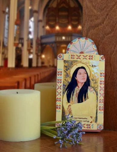 Vista 5 de Modern Artisans Saint Kateri Tekakwitha - Placa de retablo hecha a mano, patrón de la ecología y el medio ambiente, 3.3 x 6.5 pulgadas