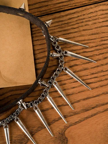 Vista 6 de Sacina Gargantilla gótica punk con pinchos, gargantilla negra, gargantilla de cuero con pinchos, gargantilla gótica, collar de Halloween, regalo