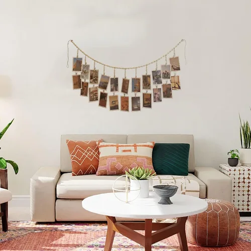 Vista 6 de Exhibidor de fotos para colgar con 22 clips, guirnalda de cuentas de madera, decoración de marco de collage estilo boho para dormitorios, aulas