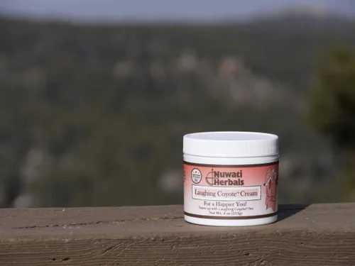Vista 3 de Nuwati Herbals Laughing Coyote - Una crema corporal más feliz, 4 onzas Botanical Extracts, Nourishing Oils, Shea Butter; Support Soft, Hydrated