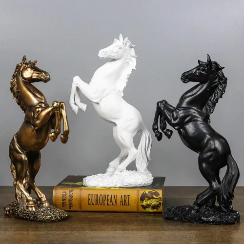 Vista 4 de Lependor Estatua de resina de caballo de pie, escultura de caballo de lucha para decoración del hogar, figura de arte, adorno decorativo de Negro