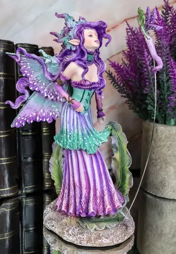 Vista 8 de Ebros Amy Brown Pixie Gossip Enchanted Elf Fairy FAE Damisela con ninfa púrpura índigo, estatua de libélula de 7.5 pulgadas de alto, fantasía mítica