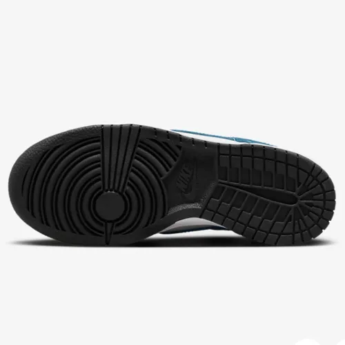 Vista 164 de Nike Kid's Dunk Low Sneaker