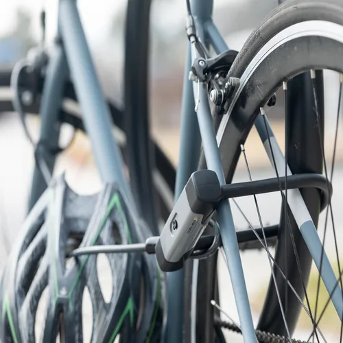 Vista 5 de Via Velo Juego de 2 candados para bicicleta con el mismo sistema de llave, cerraduras antirrobo en U de 0.315 in x 4.92 pies, acero trenzado