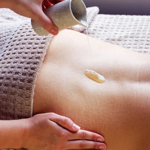 Vista 2 de Master Massage Aceite de masaje orgánico, sin perfume, rico en vitaminas y soluble en agua, 1 galón, 1 unidad, transparente