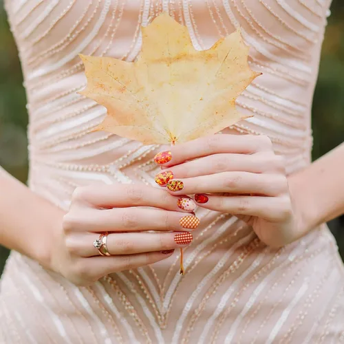 Vista 6 de TailaiMei 12 hojas de calcomanías de otoño para uñas, tiras de esmalte de uñas autoadhesivas con 2 limas de uñas para el día de Acción de Gracias