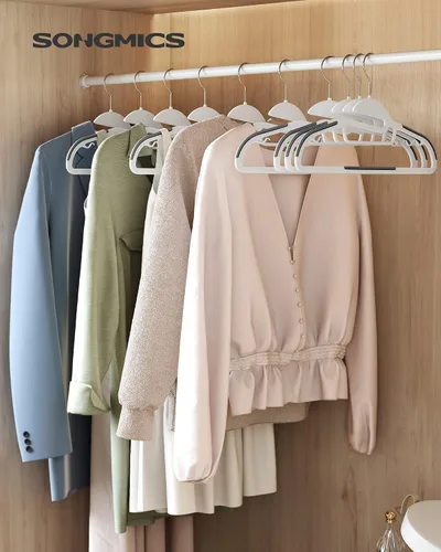 Vista 2 de SONGMICS Paquete de 50 percheros, perchas de plástico resistentes para trajes, apertura en forma de S, ahorro de espacio, gancho giratorio de 360º