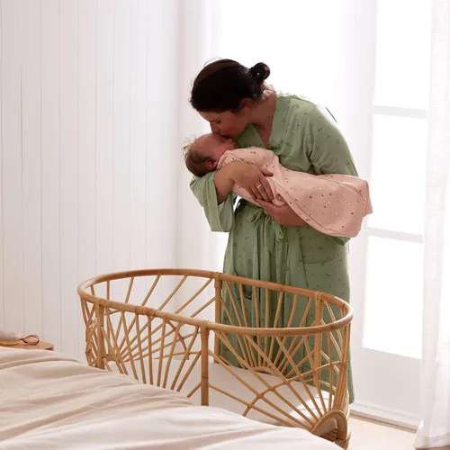 Vista 9 de ergoPouch Cocoon Swaddle Sack 0.2 TOG - Saco de dormir para bebé, ajuste suave y ceñido que ayuda a calmar el reflejo de sobresalto, ideal