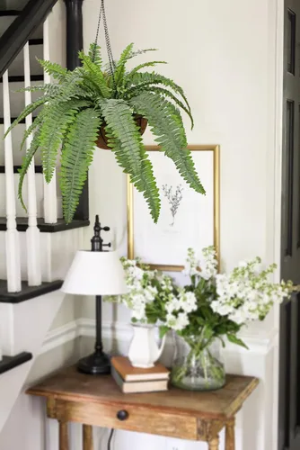 Vista 6 de Plantas colgantes falsas grandes de helecho boston, plantas artificiales para exteriores, helechos falsos realistas con cesta de palmera, plantas