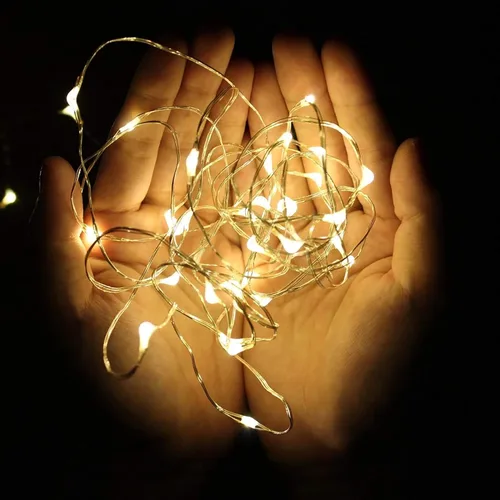 Vista 4 de Paquete de 15 tiras de 30 luces LED micro estrelladas que funcionan con pilas (incluidas), luces de alambre plateado impermeables de hadas