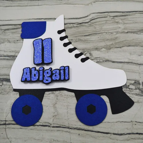 Vista 4 de Decoración para tartas de patinaje personalizado con nombre y edad