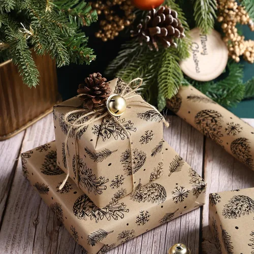Vista 2 de RUSPEPA - Papel para envolver regalos de Navidad, rollo jumbo de papel kraft - Diseño de piña negra para envolver regalos navideños - 30 pulgadas x