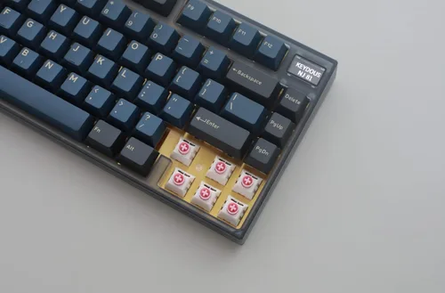 Vista 4 de keydous Teclado mecánico inalámbrico NJ81 con pantalla personalizable Bluetooth2.4GTeclado para juegos intercambiable en caliente al 75% con teclado