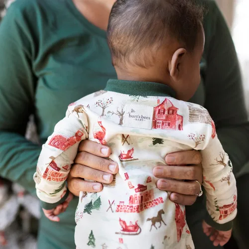 Vista 4 de Burt's Bees Baby Conjuntos de pijamas de Navidad familiares a juego, pijamas de algodón orgánico para niños, niños pequeños, mujeres y adultos