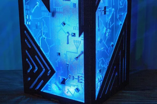 Vista 9 de Lámpara contemporánea futurista de líneas inclinadas Lámpara de escritorio LED RGB estilo punk de ciencia ficción Lámpara de noche hecha a mano