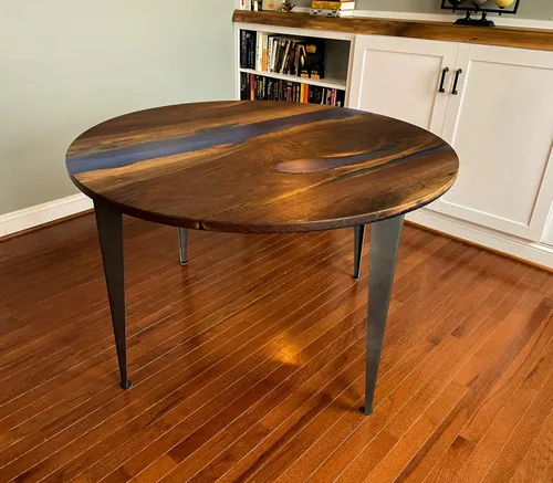 Vista 8 de Live Edge Black Walnut and Epoxy Round Dining Table