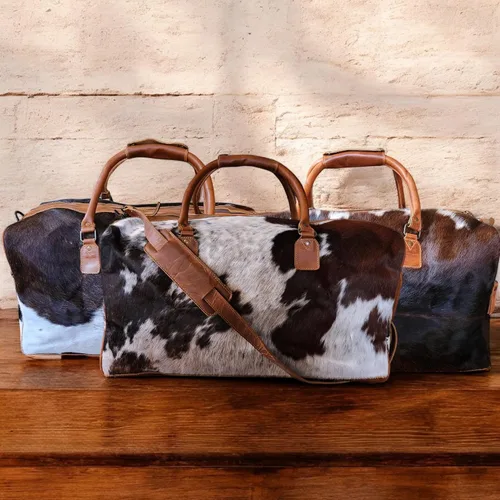 Vista 15 de Ranch Junkie Highlands Large Genuine Cowhide Weekender Cowhide Duffel