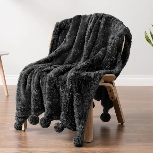 Vista 2 de PAVILIA Manta de sherpa negra para sofá, cálida manta de felpa con pompones, manta mullida para sofá, ligera, suave y acogedora con pompones, 50 x