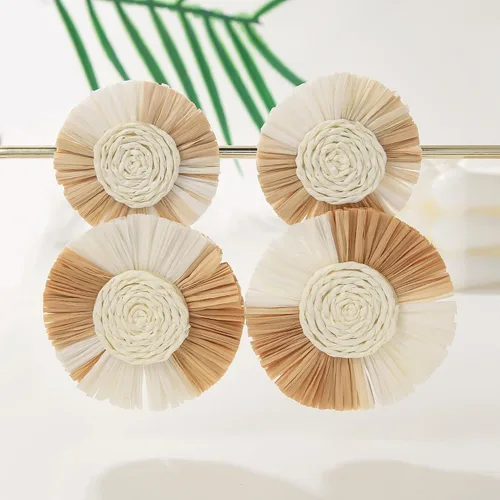 Vista 3 de Pendientes redondos llamativos de rafia con palmera bohemia para mujer