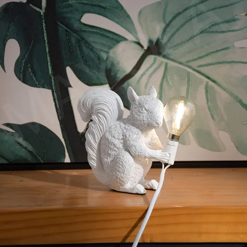 Vista 4 de MAYOLA Lámpara de mesa moderna de resina con ardilla, lámpara de escritorio, lámpara de iluminación LED de resina de ardilla para sala de estar