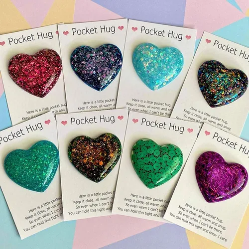 Vista 6 de Corazón de bolsillo con tarjetas de felicitación, mini decoración de bolsillo con corazón, lleva un mensaje conmovedor para abrazar a quien lo