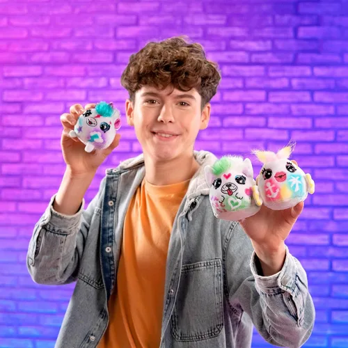 Vista 7 de Canal Toys Personaliza el paquete de 2 mini misterios de peluche de aerógrafo. ¿Qué 2 peluches obtendrás? Decora, lava, repite. Personaliza tus