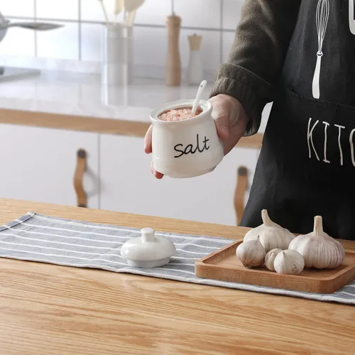 Vista 2 de ONTUBE Tazón de sal de cerámica con tapa y cuchara 12oz (beige) Ceramic, 12 oz, lid & spoon, air-tight, keeps salt dry, easy-to-clean