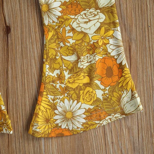 Vista 5 de Nie Cuimeiwan Conjunto de 2 piezas de pantalones acampanados para niña pequeña con estampado de letras y pantalones acampanados florales