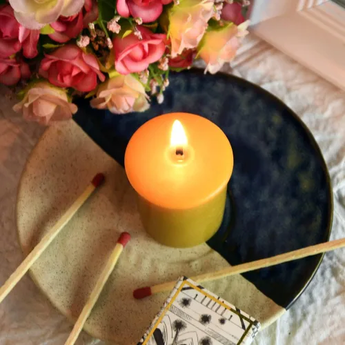 Vista 4 de Velas votivas de cera de abeja pura, paquete de 4 votivas naturales para decoración del hogar, habitación, fiesta, boda, spa, 12 horas de combustión